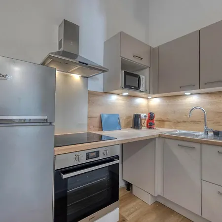 #hg Beautiful T2 Renovated In The Hyper Center Facing Train Station Apartment *